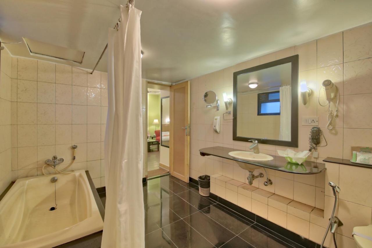 Vishwaratna Hotel Guwahati Eksteriør billede